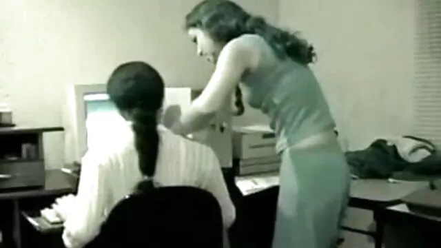 गर्म और केन्द्र लिन सेक्सी मूवी फिल्म हिंदी में जीभ कमबख्त!