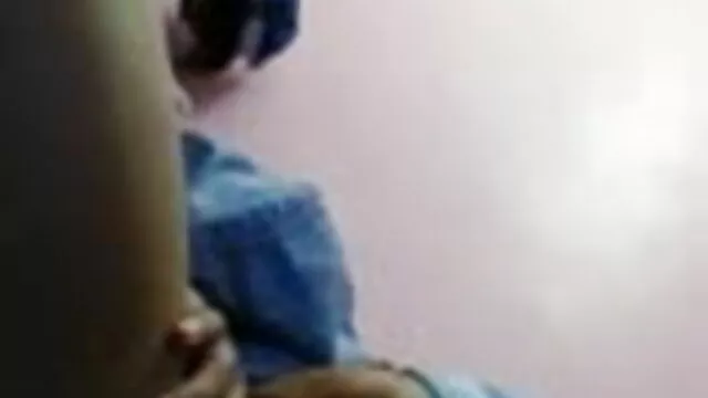 Les चरण का सामना ग्रस्त हिंदी सेक्सी मूवी चलने वाली