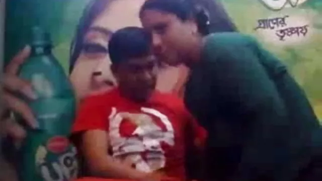 गर्म masturbates dildo के साथ उसे हिंदी सेक्सी फिल्म वीडियो मूवी बिल्ली