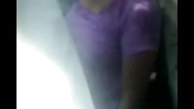 वह हिंदी मूवी सेक्सी पिक्चर बेंज उसके बड़े मुर्गा के साथ खेलता है