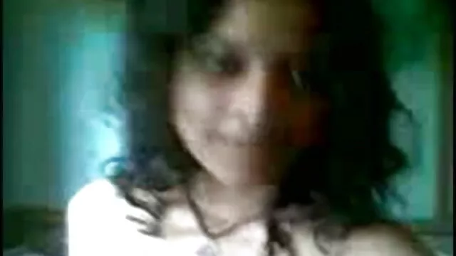 सेक्सी लाल हिंदी मूवी हिंदी सेक्सी सिर पीले हड्डी सवारी मुर्गा काम करने के लिए जाने से पहले