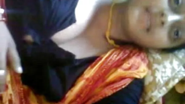 Busty नाटकों के सेक्सी हिंदी मूवी वीडियो साथ lub और उसके गुलाबी dildo