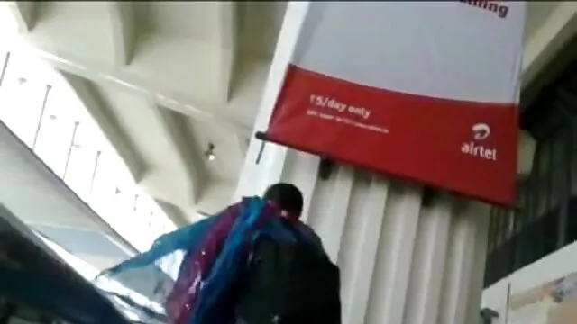 मेरी पत्नी उसे सेक्सी मूवी इन हिंदी गीला बिल्ली के साथ खेलता है