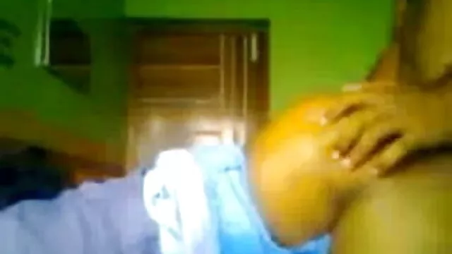 सींग का बना हुआ एशियाई फूहड़ पसंद हिंदी सेक्सी मूवी फिल्म करता है एक कठिन मुर्गा