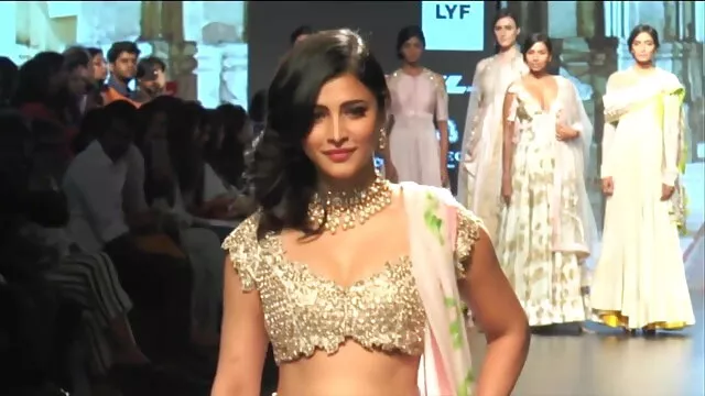 कायला मूवी सेक्सी हिंदी में गर्म हो रही है 2