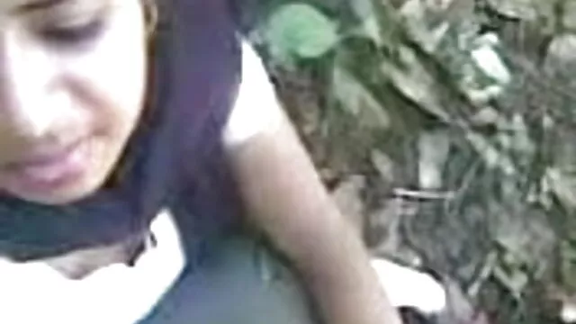 आकर्षक निकोल एक चरमोत्कर्ष ब्लू फिल्म हिंदी सेक्सी मूवी के लिए उसके शरीर और बिल्ली की पड़ताल